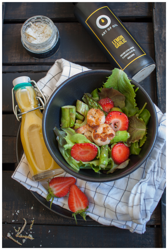 Startschuss in die Spargelsaison – Grüner Salat mit Erdbeeren und Spargel